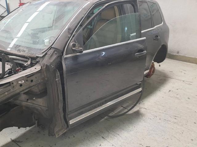 Porta dianteira esquerda Volkswagen Touareg 1 7LA, 7L6, 7L7