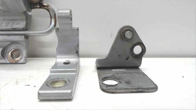 7L0831411 Петля двери передней левой купить Киев