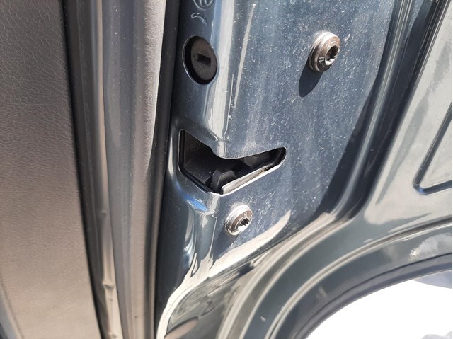 Cerradura puerta trasera derecha para volkswagen touareg 2.5 r5 tdi bac 7L0839016D