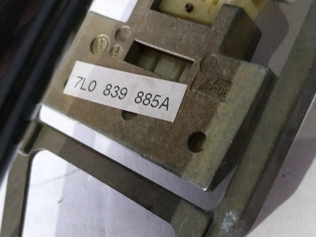 VAG 7L0839885A Держатель наружной ручки двери задней левой в наличии Житомир