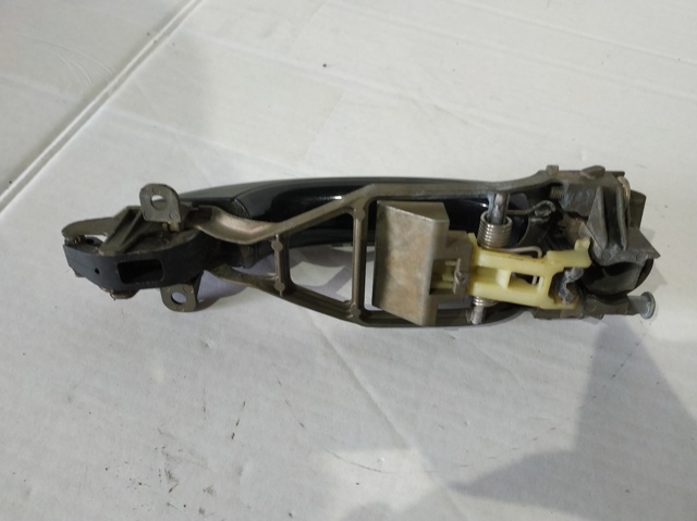 7L0839885A Держатель наружной ручки двери задней левой купить Кривой Рог