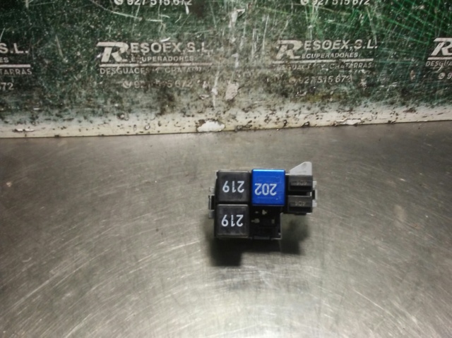 7L0937503 VAG Блок предохранителей купить в Украина