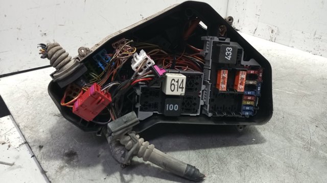 Unidade de dispositivos de segurança Volkswagen Touareg 2 7P5, 7P6