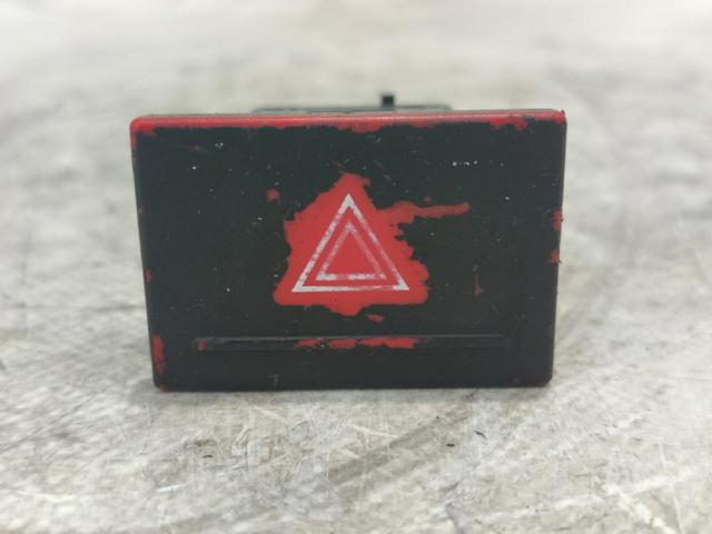 Botão de ativação do sinal de emergência 7L6953235 VAG