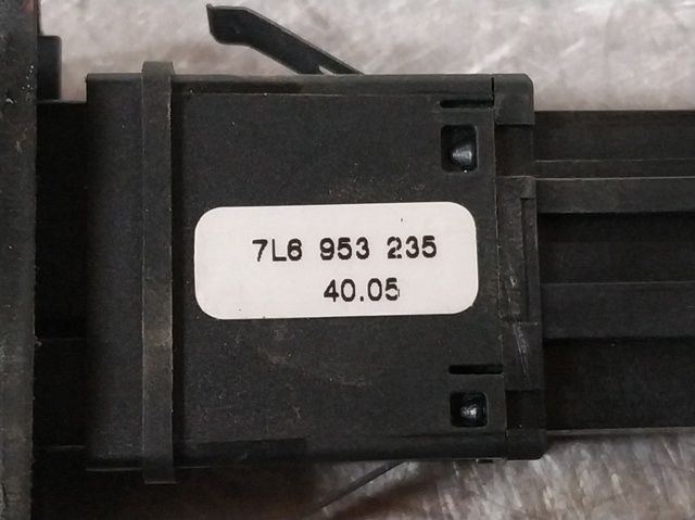 Botão de ativação do sinal de emergência Volkswagen Touareg 1 7LA, 7L6, 7L7