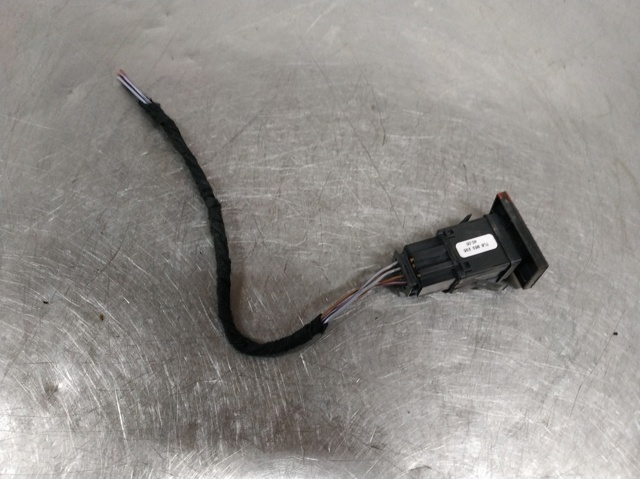 Botão de ativação do sinal de emergência Volkswagen Touareg 1 7LA, 7L6, 7L7