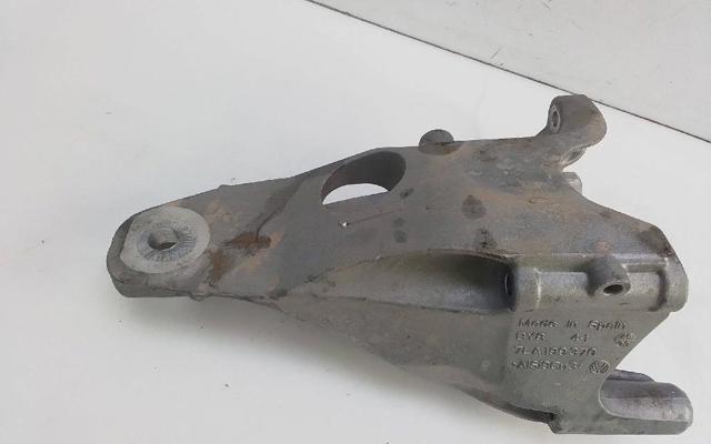 7LA199370 VAG Кронштейн подушки (опоры) двигателя задней купить в Ирпень