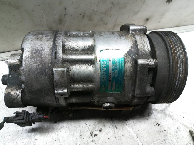 Compressor de ar condicionado para volkswagen golf iii variant 1.6 ré 7M0820803D