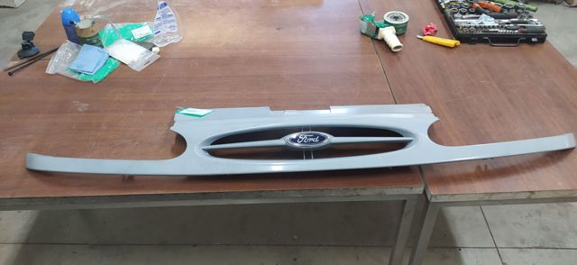 FORD 7M0853651 Решетка радиатора в наличии Киев