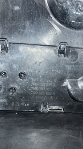 VAG 7M3103925B Крышка мотора декоративная в наличии Тернополь