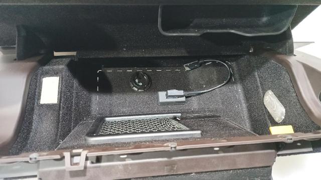 VAG 7P1857114G81U Ящик перчаточный (бардачок) в наличии Ровно