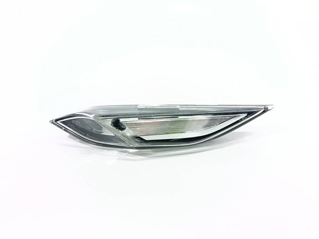 7P5949102 PORSCHE Повторитель поворота на крыле правый купить в Каменское