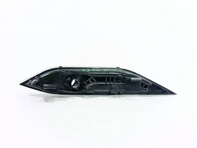7P5949102 PORSCHE Повторитель поворота на крыле правый купить в Ирпень