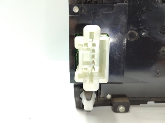 8002A256XA MITSUBISHI Накладка декоративная центральной консоли купить в Павлоград