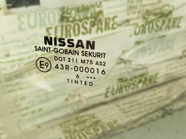 80300EB300 NISSAN Стекло двери передней правой купить в Ужгород