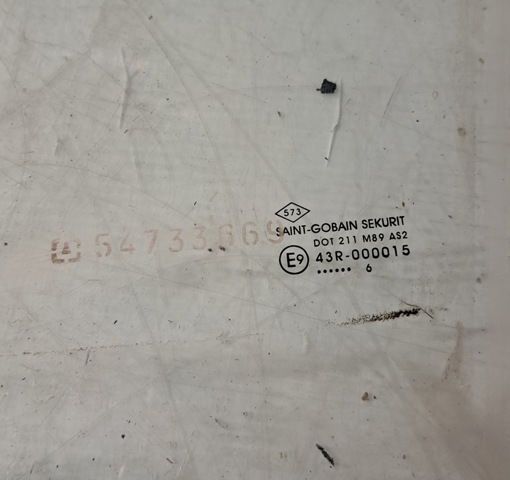 803018562R RENAULT Стекло двери передней левой купить в Ирпень