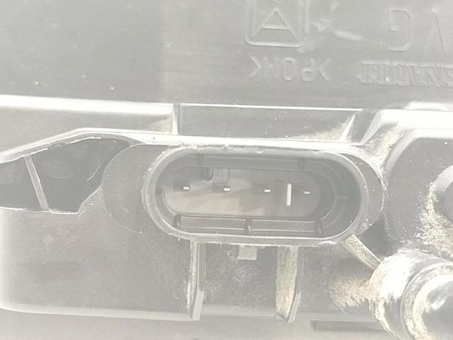 Fecho da porta dianteira esquerda Nissan Primera P12