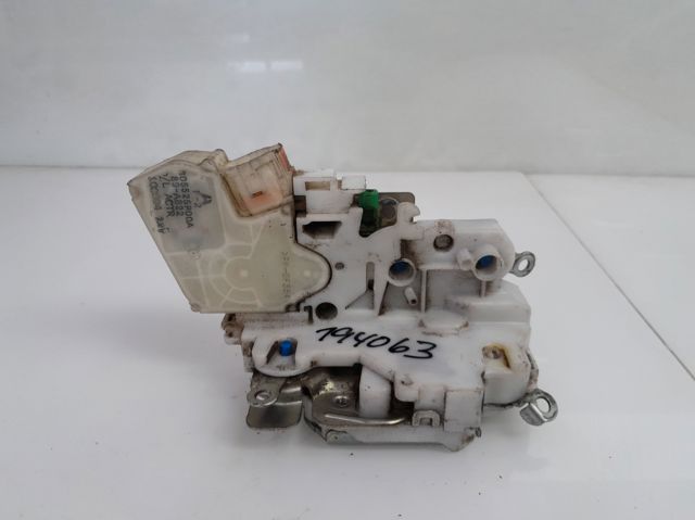805525P00A NISSAN Мотор-привод открытия/закрытия замка двери передней правой купить в Киев