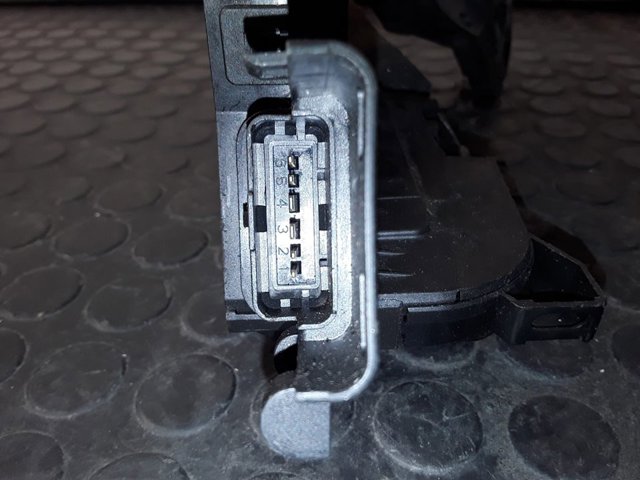 806070033R RENAULT Держатель наружной ручки двери передней левой купить в Сумы