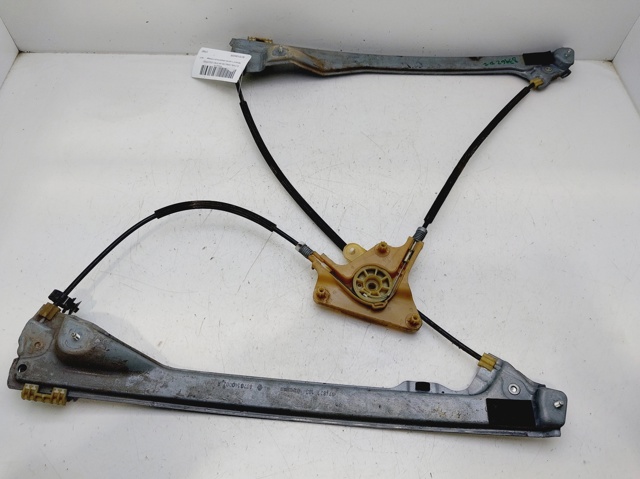 Mecanismo de acionamento de vidro da porta dianteira esquerda 807010002R RENAULT