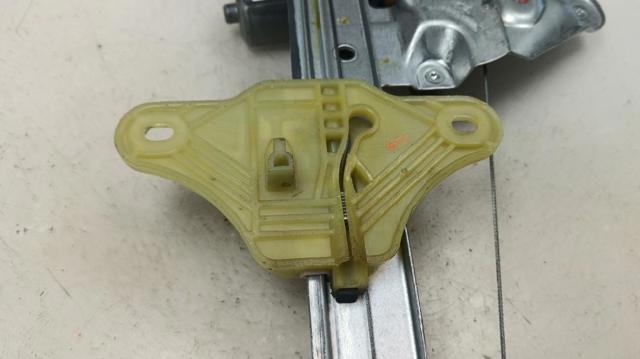 Mecanismo de acionamento de vidro da porta dianteira direita Dacia Duster HM