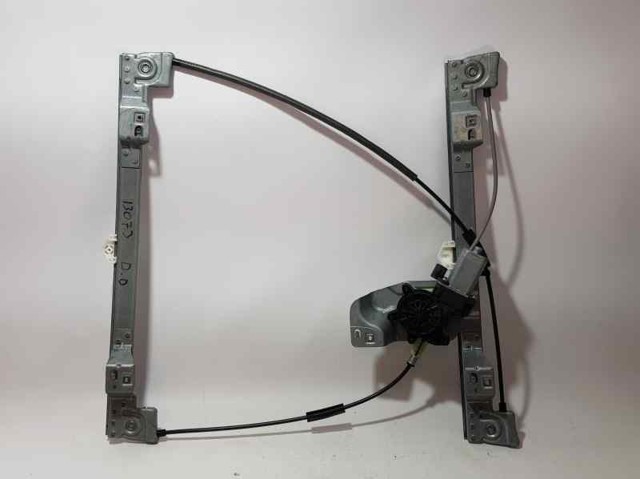 Mecanismo de acionamento de vidro da porta dianteira direita 807208423R RENAULT