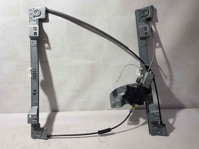 Mecanismo de acionamento de vidro da porta dianteira direita 807208423R RENAULT