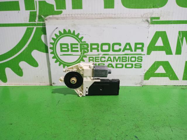 807307296R RENAULT Мотор стеклоподъемника двери передней правой купить в Львов
