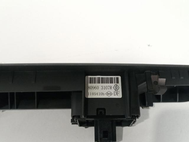 RENAULT 809603107R Кнопочный блок управления стеклоподъемником передний правый в наличии Одесса
