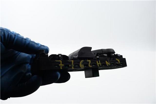 809610014R RENAULT Кнопочный блок управления стеклоподъемником передний левый купить в Павлоград