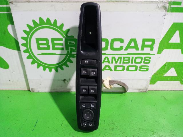 RENAULT 809610017R Кнопочный блок управления стеклоподъемником передний левый в наличии Тернополь