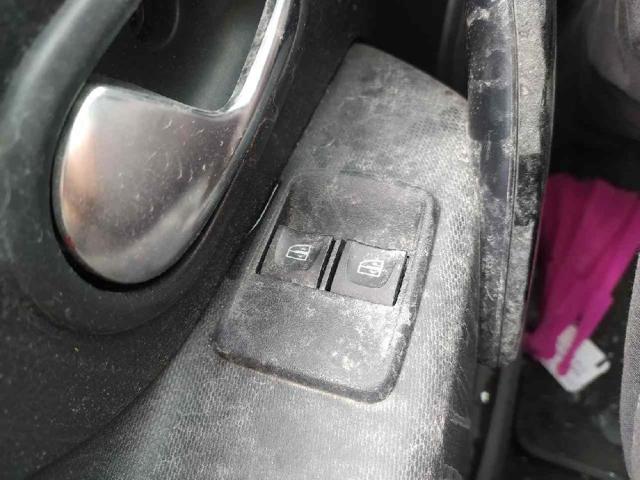 Painel (placa sobreposta) de bloco de controlo de elevador de vidro dianteiro esquerdo 809616873R Renault (RVI)