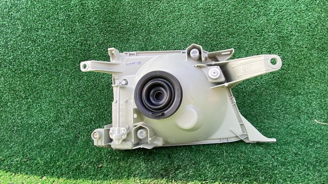 8105060060 TOYOTA Левая фара купить в Полтава