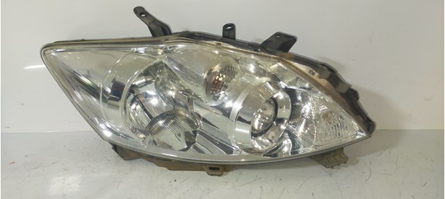 Luz esquerda 8111002A40 Toyota