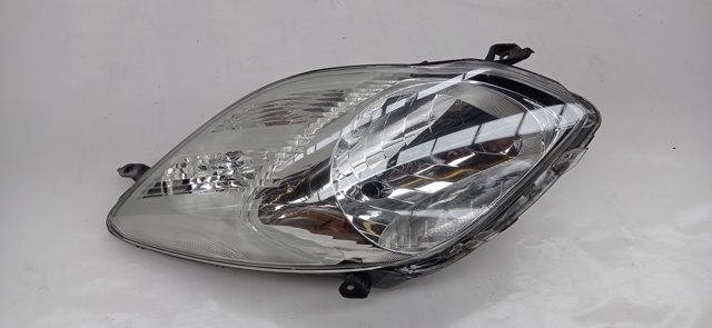 811100D330 TOYOTA Правая фара купить в Украина