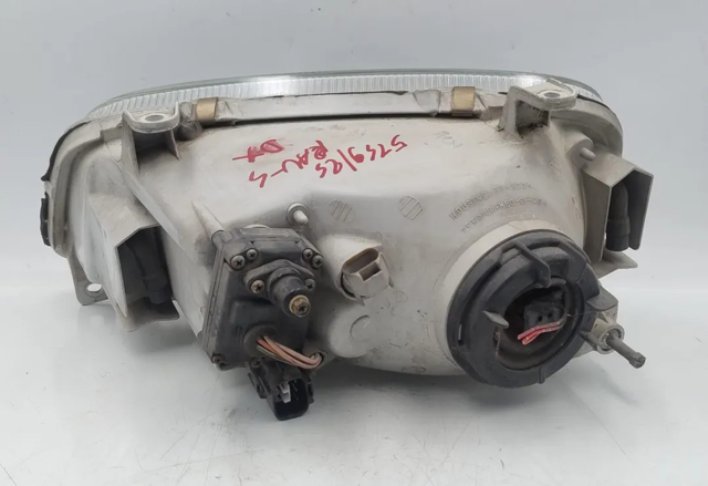 8111042021 TOYOTA Правая фара купить в Черновцы