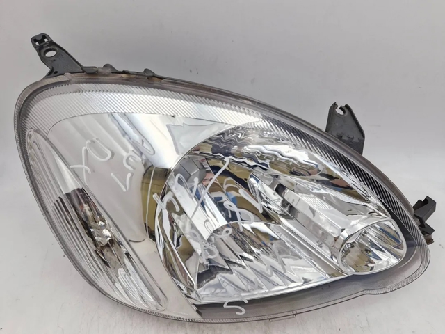 8111052021 TOYOTA Правая фара купить в Винница