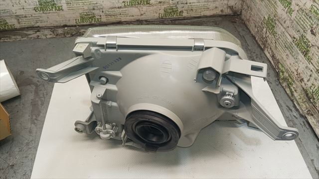 TOYOTA 8115060640 Левая фара в наличии Николаев