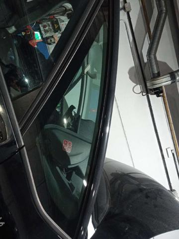 8116LR PEUGEOT Стекло-форточка двери передней правой купить в Львов