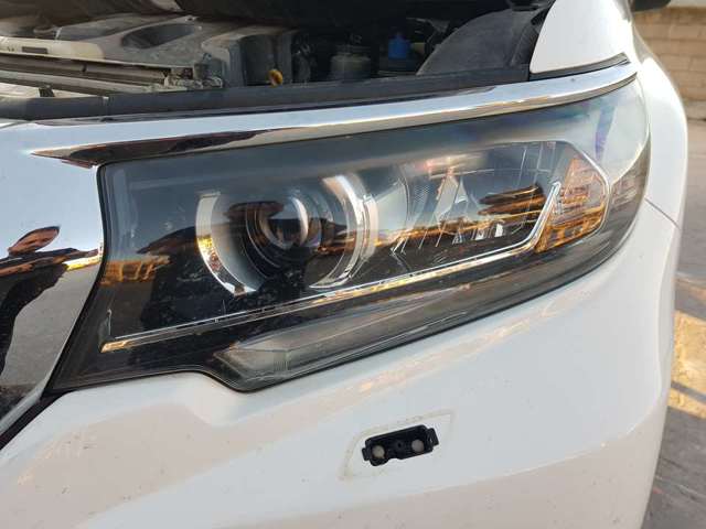 Luz esquerda 8118560N20 Toyota