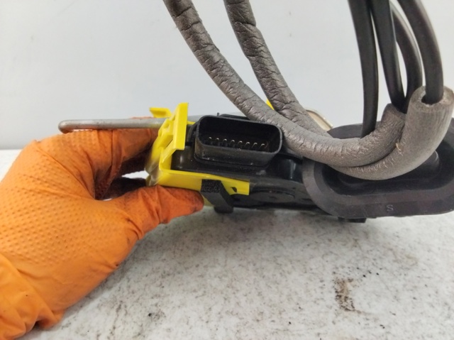 81310G5010 HYUNDAI Замок водительской двери купить в Одесса