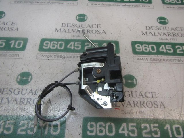 Fecho da porta dianteira direita 813200X000 Hyundai/Kia