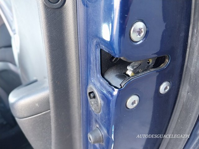 Bloqueio da porta traseira direita para Hyundai i30 1.4 G4FA 814202L000