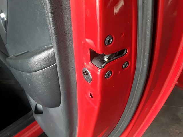 Bloqueio da porta traseira direita para Hyundai i30 1.4 G4FA 814202L000
