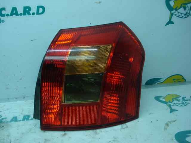 Lanterna traseira direita 8155113610 Toyota