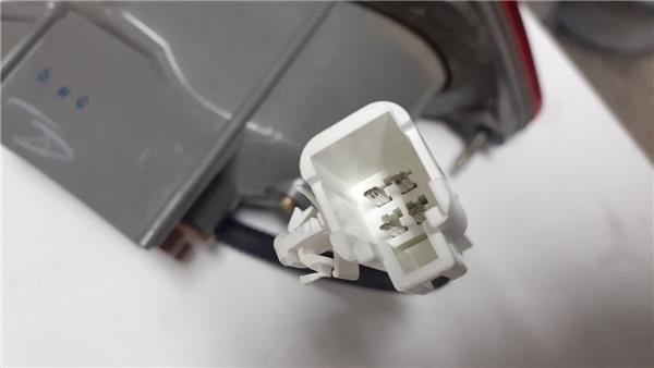 Lanterna traseira direita externa 8155153162 TOYOTA