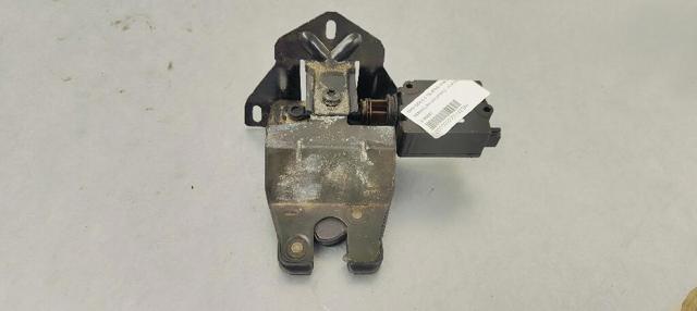 8168892 BMW Замок багажника купить в Ирпень