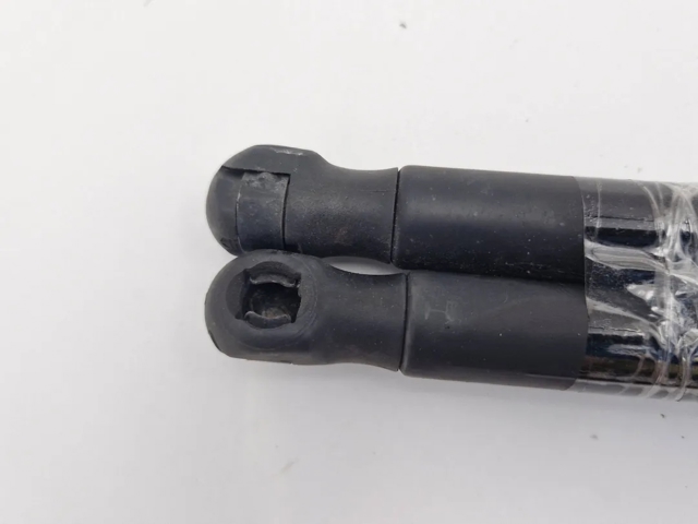 817701H310 HYUNDAI Амортизатор багажника купить в Тернополь