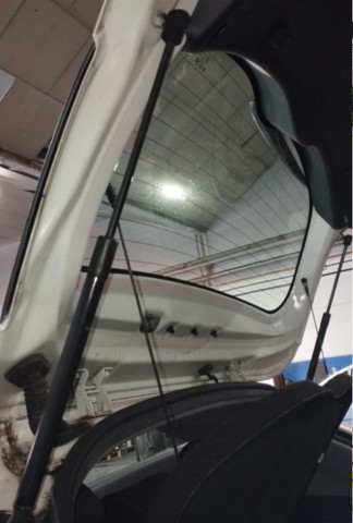 HYUNDAI 817701W200 Амортизатор крышки багажника (двери 3/5-й задней) в наличии Одесса