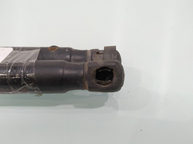 817713K001 HYUNDAI Амортизатор багажника купить в Чернигов